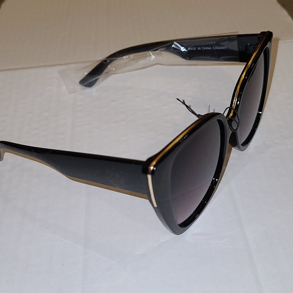 NWT** Cat eye SUNGLASSES with Gold trim - Picture 5 of 5